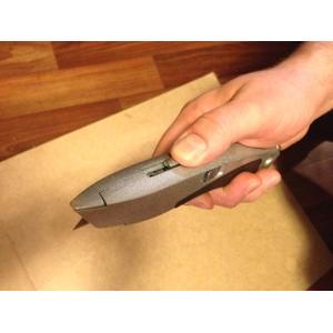 Нож для линолиума с выдвижным трапецевидным лезвием, STURM, 1076-02-P2